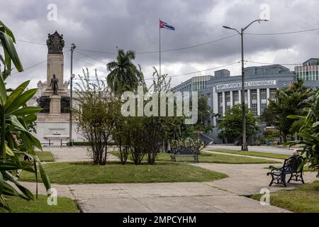 Garten vor dem Denkmal für José Miguel Gómez, Avenue der Präsidenten, Vedado, Havanna, Kuba Stockfoto