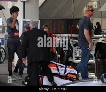 Boris Becker nimmt seine ganze Familie mit auf eine Reise zum Labour Day Wochenende, einschließlich seiner Ex-Frau Barbara. Die Flucht fällt mit Elias' Geburtstag zusammen. Sharley und Barbara wurden gesehen, wie sie über Baby Amadeus in seinem Kinderwagen kotzten. Fort Lauderdale, Florida 9/3/10. Stockfoto