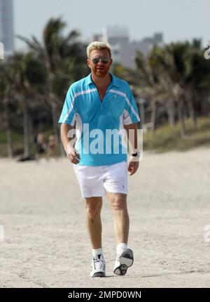 Exklusiv!! Boris Becker und seine Verlobte Sharlely Kersenberg gehen am Strand joggen. Becker wird bald Ehefrau und hat das Tennis-Ass im Staub gelassen, als er einem verschwitzten Boris vorfuhr. Das Paar wird später in diesem Jahr heiraten. Miami, Florida 3/31/09. Stockfoto