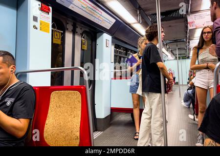 Passagiere, die mit der U-Bahn fahren Stockfoto