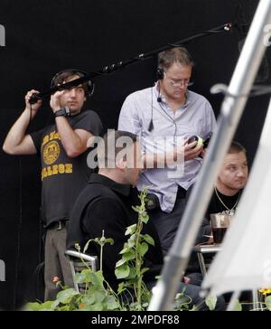 Ben Affleck filmt eine Szene für die Stadt am Harvard Square. Affleck, 37 Jahre alt, hatte einen neuen kürzeren Haarschnitt, der einige graue Haare zeigte. Am Set waren auch Co-Stars wie Jeremy Renner. Boston, Massachusetts. 9/15/09. Stockfoto