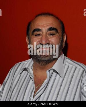 Ken Davitian bei der Eröffnung des Stücks Bengal Tiger im Zoo von Bagdad. Kirk Douglas Theatre, Culver City, Kalifornien. 5/17/09. Stockfoto