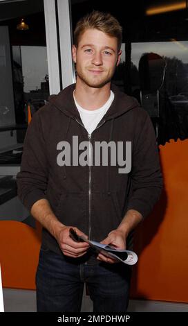 Benjamin McKenzie bei der Eröffnung des Stücks Bengal Tiger im Zoo von Bagdad. Kirk Douglas Theatre, Culver City, Kalifornien. 5/17/09. Stockfoto