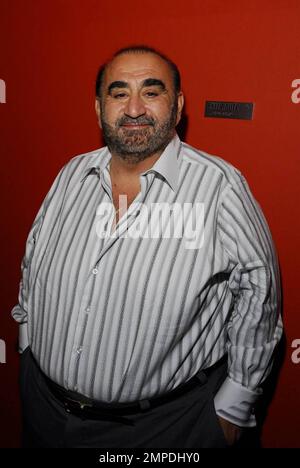 Ken Davitian bei der Eröffnung des Stücks Bengal Tiger im Zoo von Bagdad. Kirk Douglas Theatre, Culver City, Kalifornien. 5/17/09. Stockfoto