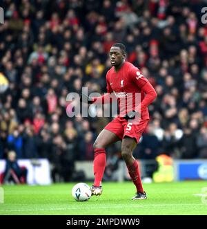 Ibrahima Konate von Liverpool während des Spiels der Emirates FA Cup 4. Runde zwischen Brighton & Hove Albion und Liverpool im American Express Community Stadium, Brighton, Vereinigtes Königreich - 29. Januar 2023. Foto: Simon Dack/Teleobjektiv. Nur redaktionelle Verwendung. Kein Merchandising. Für Fußballbilder gelten Einschränkungen für FA und Premier League. Keine Nutzung von Internet/Mobilgeräten ohne FAPL-Lizenz. Weitere Informationen erhalten Sie von Football Dataco Stockfoto