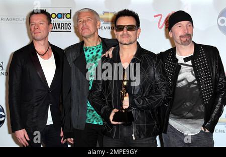 U2 beim Presseraum der Billboard Music Awards 2011 in der MGM Grand Garden Arena in Las Vegas, NV. 05/22/11. Stockfoto