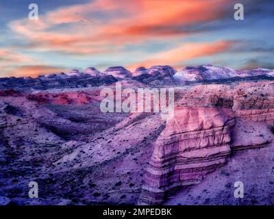 Sonnenaufgang auf der Hartnet Süd Wüste Waterpocket Fold. Capitol Reef National Park, Utah Stockfoto