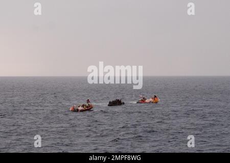 Michael Bunel / Le Pictorium - The Ocean Wikking in the Mediterranean Sea - 7/1/2023 - Mediterranean / Mediterranean - SOS mediterranee Team in Stockfoto