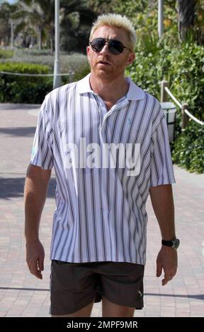 Boris Becker und Verlobte Sharlely gehen morgens joggen. Sharlely trug einen Bikini unter ihrer Joggingkleidung anstelle eines Sport-BHs, der ihre Figur beim Joggen mehr zum Vorschein brachte. Miami, Florida 4/1/09. Stockfoto