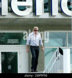 Exklusiv!! Boris Becker produziert einen Fernsehfilm für deutsches Fernsehen in der Miami American Airlines Arena. Das Tennis-Ass musste wiederholt die Treppen hoch und runter laufen, um seinen Wurf zu machen, 10/31/06 All Stockfoto