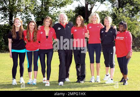 Olivia Hallinan, Michelle Heaton, Liz Locke, Richard Branson, Melanie Chisholm, Nell McAndrew, Chloe Madeley und Tameka Empson bei der Enthüllung von Richard Bransons Prominenteam für den Virgin Active London Triathlon. London, Großbritannien. 6/7/11. Stockfoto