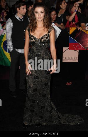 Olga Fonda bei der Weltpremiere von „The Twilight Saga: Breaking Dawn Part 1" im Nokia Theatre. Los Angeles, Kalifornien. 14. November 2011 . Stockfoto