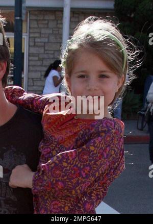 Der Schauspieler Breckin Meyer und seine bezaubernde Tochter Caitlin Willow verbringen eine schöne Zeit zusammen in Beverly Hills, Kalifornien. 6/2/09. Stockfoto