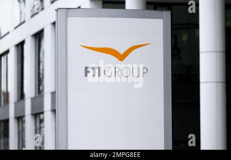 München, Deutschland. 31. Januar 2023. Das Logo des Reiseveranstalters FTI (FTI Group) befindet sich vor dem Firmensitz. Kredit: Sven Hoppe/dpa/Alamy Live News Stockfoto