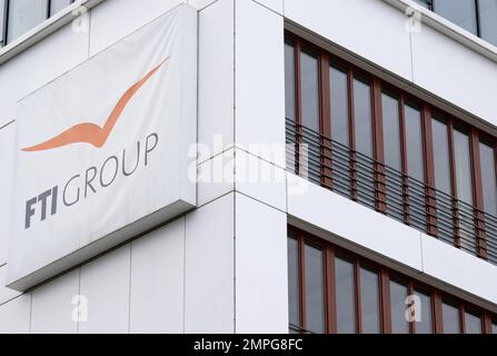 München, Deutschland. 31. Januar 2023. Das Logo des Reiseveranstalters FTI (FTI Group) ist am Hauptsitz des Unternehmens zu sehen. Kredit: Sven Hoppe/dpa/Alamy Live News Stockfoto