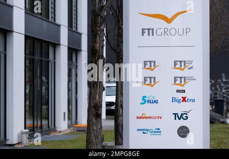 München, Deutschland. 31. Januar 2023. Das Logo des Reiseveranstalters FTI (FTI Group) befindet sich vor dem Firmensitz. Kredit: Sven Hoppe/dpa/Alamy Live News Stockfoto