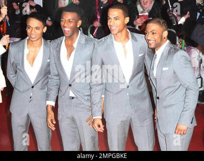 Aston Merrygold, Marvin Humes, Jonathan (JB) Gill und Oritse Williams von JLS (Jack the Lad Swing) gehen bei den Brit Awards 2010 am Earls Court auf dem roten Teppich. London, Großbritannien. 2/16/2010. . Stockfoto