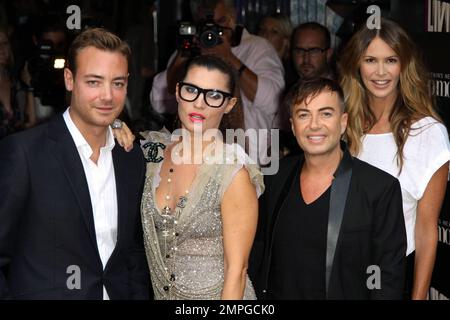 Charley Speed, Grace Woodward, Julien Macdonald und Elle Macpherson nehmen an der Pressemitteilung für die neue Staffel von „Britain's Next Top Model“ im Circus in London Teil. 6/30/10. Stockfoto