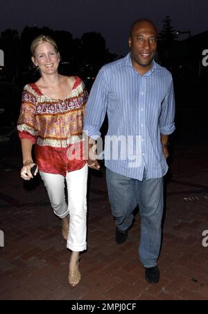 - Byron Allen und Frau Jennifer Lucas gehen zum Abendessen ins Restaurant Nobu in Malibu, Kalifornien. 8/7/09. . Stockfoto