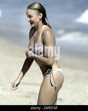 Cameron Diaz macht Wellen mit David Katzenberg Bodysurfen in Malibu, Kalifornien, 7/14/07. Alle Rechte in den USA, Großbritannien und Australien. Stockfoto