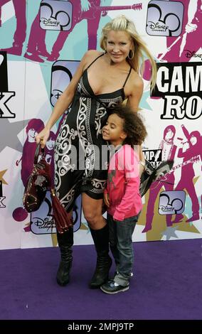 Caprice besucht die europäische Premiere des Disney-Films „Camp Rock“ in der Royal Festival Hall, South Bank, London, Großbritannien. 9/10/08. Stockfoto