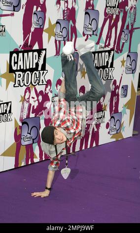 George Sampson, Gewinner des britischen Fernsehers Die Show „Britain's Got Talent“ 2008 besucht die europäische Premiere des Disney-Films „Camp Rock“ in der Royal Festival Hall, South Bank, London, Großbritannien. 9/10/08. Stockfoto