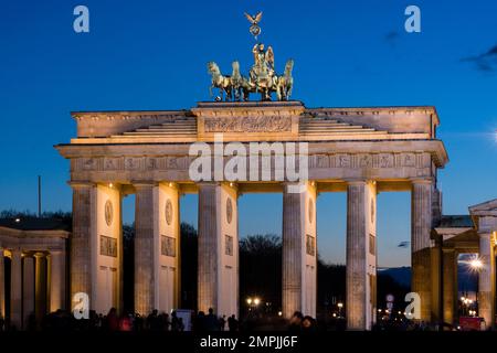 Zierquadriga Brandenburger Tor, entworfen vom Architekten Carl Gotthard Langhans, Berlin, Deutschland, europa Stockfoto