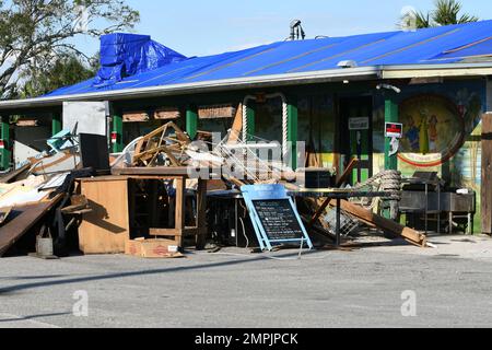 Arcadia, FL, USA--28. Oktober 2022--Trümmer säumen die Straßen in den vom Hurrikan Ian betroffenen Gebieten. Jocelyn Augustino/FEMA Hurricane, Ian, Stockfoto