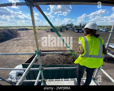 Arcadia, FL, USA--28. Oktober 2022--Besatzungen überwachen Trümmerstandorte. Jocelyn Augustino/FEMA Hurricane, Ian, Stockfoto