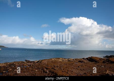 Wolke über Whiting Bay an der Ostküste der Isle of Arran Ayrshire Schottland Stockfoto