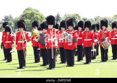 Die königliche Garde nimmt 26. am Cartier International Polotag im Guards Polo Club Teil. London, Großbritannien. 07/25/10. Stockfoto