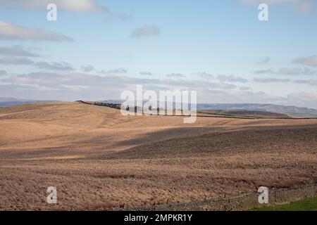 Bowstonegate und Kinder Scout in der Ferne von nahe Sponds Hill über Lyme Park Cheshire England aus gesehen Stockfoto