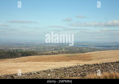 Ein weiter Blick auf den Käfig in Lyme Park Cheshire England Stockfoto