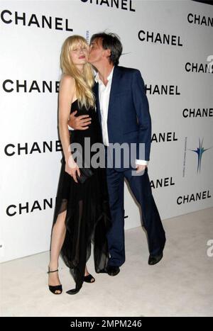 Kirsty Hume und Ehemann Donovan Leitch nehmen an der Eröffnung der mit Spannung erwarteten Konzeptboutique von Chanel am Robertson Blvd Teil. In West Hollywood, Kalifornien. 5/29/08. Stockfoto