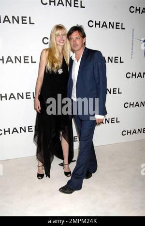 Kirsty Hume und Ehemann Donovan Leitch nehmen an der Eröffnung der mit Spannung erwarteten Konzeptboutique von Chanel am Robertson Blvd Teil. In West Hollywood, Kalifornien. 5/29/08. Stockfoto