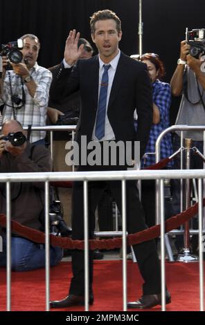 Ryan Reynolds vor dem Regency Village Theatre bei der Premiere von „The Change Up“ in Los Angeles, Kalifornien. 1. August 2011. Stockfoto