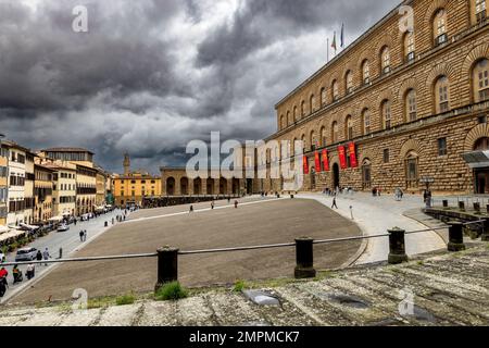 Palazzo Pitti in Florenz, Toskana, Italien, an einem bewölkten Tag im Frühling. Stockfoto