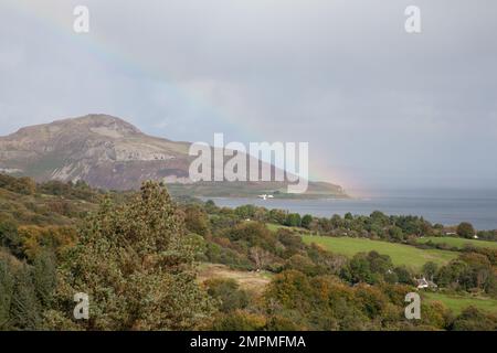 Regenbogen Heilige Insel aus der Nähe der Giants Graves über Whiting Bay die Insel Arran Ayrshire Schottland Stockfoto