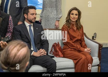 Washington, Usa. 31. Januar 2023. Hussein bin Abdullah, Kronprinz von Jordanien, links, und Rania Al-Abdullah, Königin von Jordanien, rechts, Zusammen mit König Abdullah von Jordon treffen Sie den Haussprecher Kevin McCarthy, R-CA, in den USA Capitol in Washington, DC, am Dienstag, den 31. Januar 2023. Foto: Ken Cedeno/UPI Credit: UPI/Alamy Live News Stockfoto