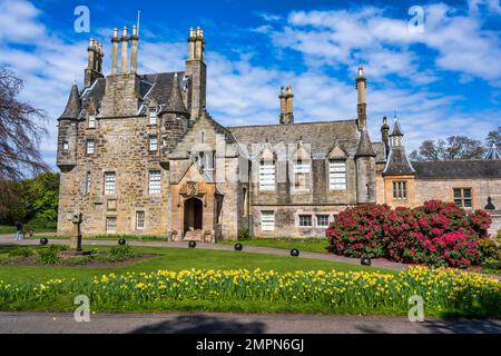 Frühlingsblumen im Lauriston Castle in Cramond, Edinburgh, Schottland, Großbritannien Stockfoto