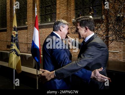 DEN BOSCH - Ministerpräsident Jan Jambon und Ministerpräsident Mark Rutte während des Gipfels der niederländisch-flämischen Regierung. Eine Delegation der niederländischen und der flämischen Regierung tritt zusammen, um eine gute Zusammenarbeit in vielen Bereichen zu fördern. ANP KOEN VAN WEEL niederlande raus - belgien raus Stockfoto