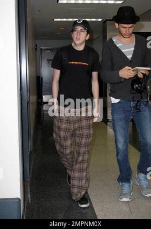 Der Comic-Schauspieler Christopher Charles Mintz-Plasse, berühmt durch seine Rolle als McLovin in dem erfolgreichen Film „Superbad“, wurde heute Morgen beim Abflug vom Flughafen LAX gesehen. Los Angeles, Kalifornien. 5/9/09. Stockfoto