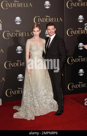 Richard Madden, Lily James bei der Weltpremiere von Disney's Cinderella, Kenneth Branagh's atemberaubender Live-Action, im legendären El Capitan Theatre am Hollywood Blvd, am 1. März 2015. Stockfoto