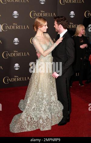 Richard Madden, Lily James bei der Weltpremiere von Disney's Cinderella, Kenneth Branagh's atemberaubender Live-Action, im legendären El Capitan Theatre am Hollywood Blvd, am 1. März 2015. Stockfoto