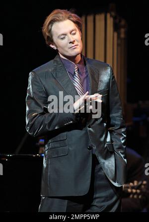 Im Durham Performing Arts Center gibt es Live-Konzerte von Clay Aiken. Durham, North Carolina 29. November 2012 Stockfoto