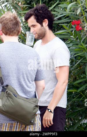 „Gossip Girl“-Star Penn Badgley am dritten Tag des Coachella Music and Arts Festivals. Indio, Kalifornien. 4/18/10. . Stockfoto
