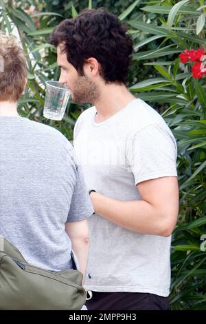 „Gossip Girl“-Star Penn Badgley am dritten Tag des Coachella Music and Arts Festivals. Indio, Kalifornien. 4/18/10. . Stockfoto