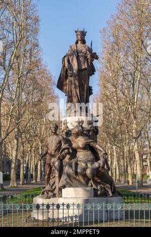 Toulouse, Frankreich - 01 30 2023 : Vertikale Landschaftsansicht des antiken Kriegsdenkmals aus dem Jahr 1870 mit Statue der Französischen Republik Stockfoto