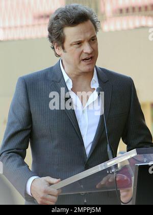 Der Schauspieler Colin Firth wird mit einem Star auf dem Hollywood Walk of Fame geehrt, umgeben von Familie und Freunden, darunter seine Frau Livia Giuggioli, Schauspieler Guy Pearce, Schauspielerin Claire Bloom und Regisseur Tom Hooper. Colin erhielt auf dem Walk of Fame einen 29.-Sterne-Stern. Hollywood, Kalifornien. 1/13/11. Stockfoto