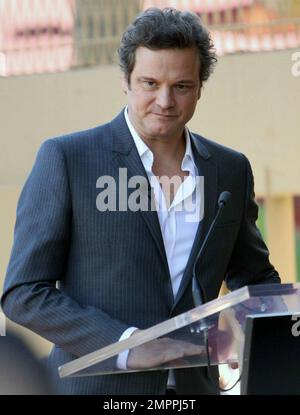 Der Schauspieler Colin Firth wird mit einem Star auf dem Hollywood Walk of Fame geehrt, umgeben von Familie und Freunden, darunter seine Frau Livia Giuggioli, Schauspieler Guy Pearce, Schauspielerin Claire Bloom und Regisseur Tom Hooper. Colin erhielt auf dem Walk of Fame einen 29.-Sterne-Stern. Hollywood, Kalifornien. 1/13/11. Stockfoto